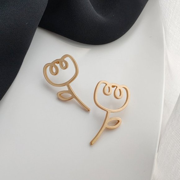 💙Rosebud Gold-tone Stud Earrings - Picture 7 of 9